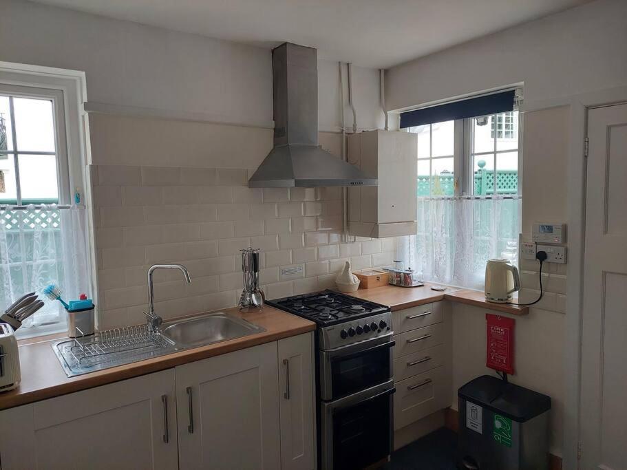 Private Apartment, Parking, Sea And Country Views Lyme Regis Exterior photo