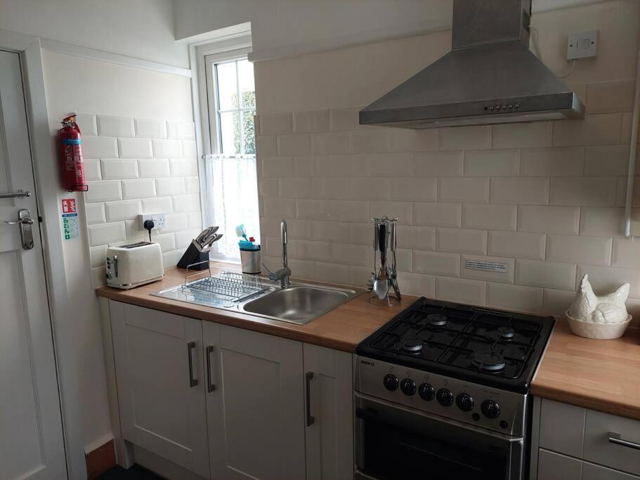 Private Apartment, Parking, Sea And Country Views Lyme Regis Exterior photo