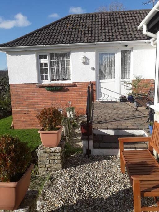 Private Apartment, Parking, Sea And Country Views Lyme Regis Exterior photo