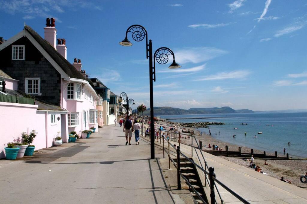 Private Apartment, Parking, Sea And Country Views Lyme Regis Exterior photo