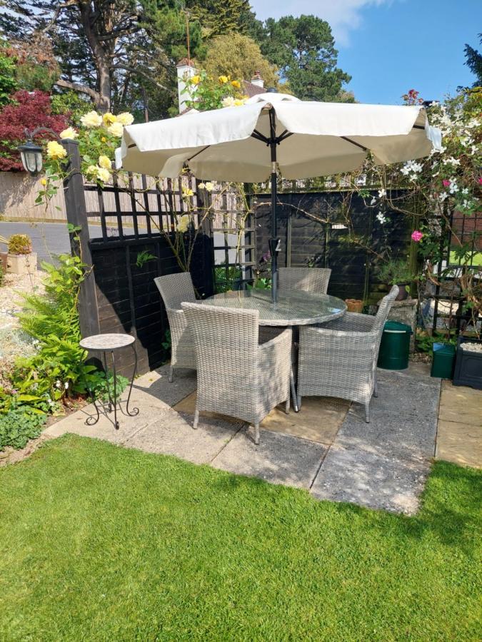 Private Apartment, Parking, Sea And Country Views Lyme Regis Exterior photo
